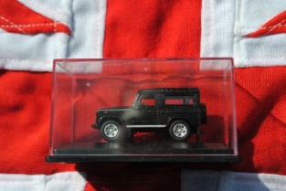 76LRDF006 Land Rover Defender 90 Station Wagon Santorini Black